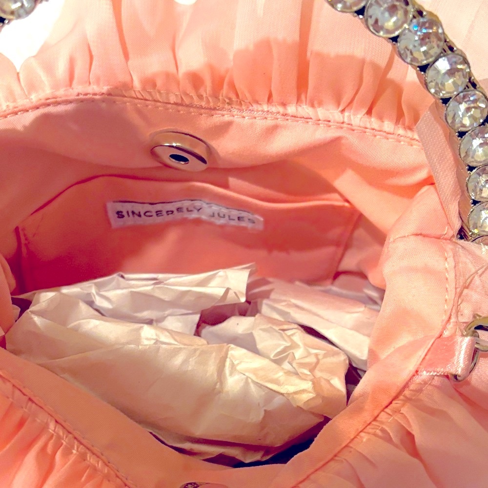 🌸 NWOT Sincerely Jules Pink Ruffled Clutch 🌸 - Picture 4 of 7